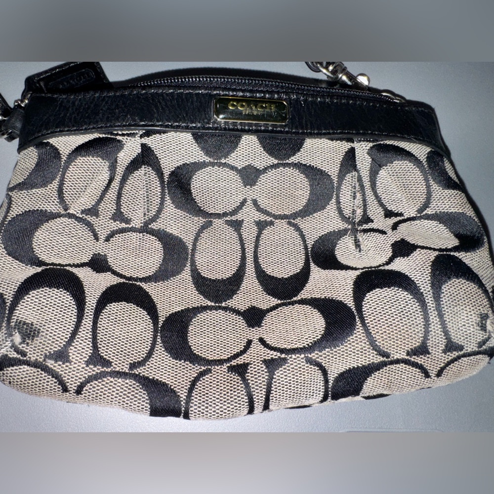 Coach signature canvas zip wristlet - Picture 4 of 10
